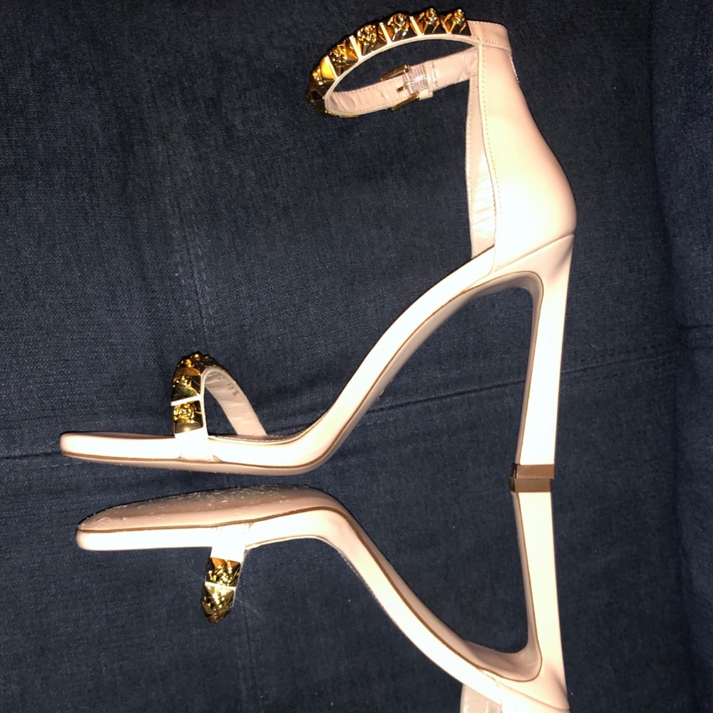 Stuart weitzman 7.5. Condition is Pre-owned